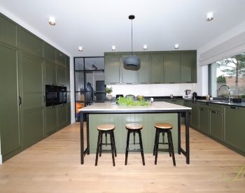Oliwkowa kuchnia w stylu LOFT